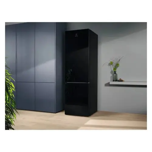 Electrolux frižider LNT7ME36K2